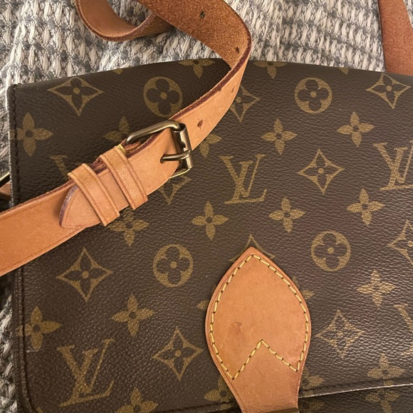 Louis Vuitton - Picture 9 of 15